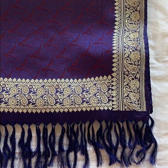 Vintage silk navy burgundy Jaquard gold shawl - Picture 2 of 10